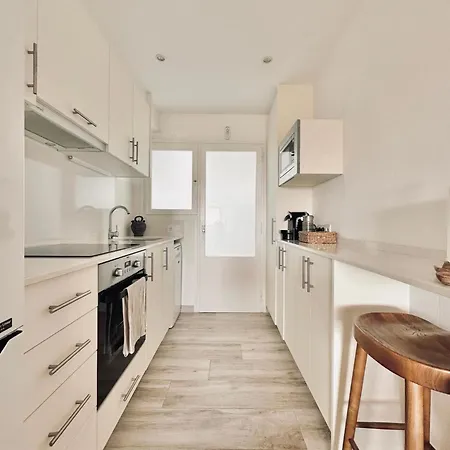 The Golden Oak In Calella Centre - 100m From Apartamento