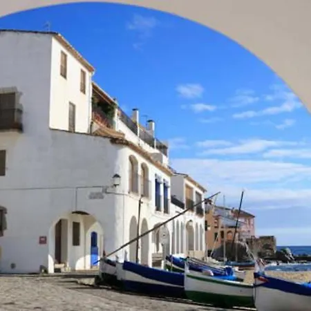 The Golden Oak In Calella Centre - 100m From